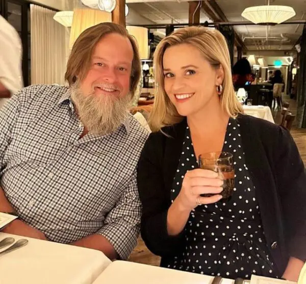 Reese Witherspoon con su hermano John Draper Witherspoon Jr. 600x556