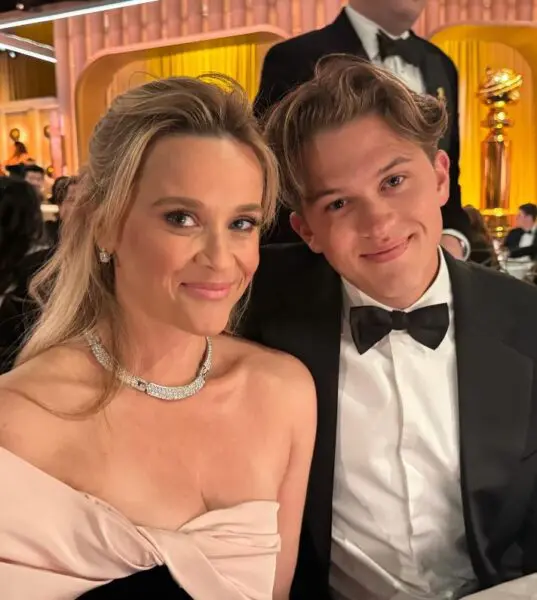 Reese Witherspoon con su hijo Deacon Phillippe 537x600