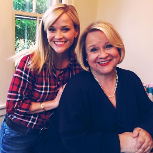 Reese Witherspoon con su madre Mary Elizabeth