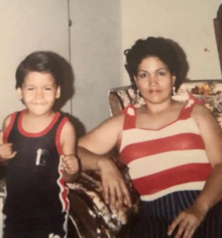 Romeo Santos con su madre Lidia Santos