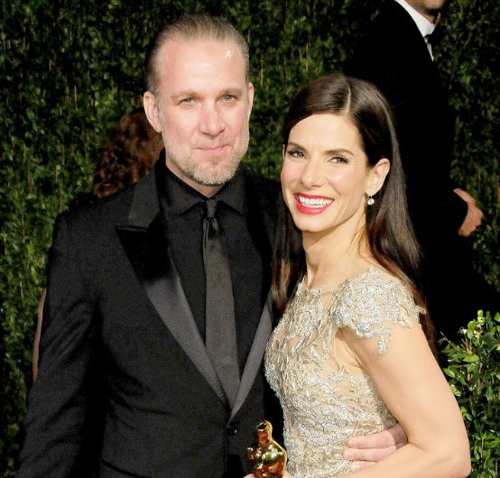 Sandra-Bullock-con-ex-marido-Jesse-James