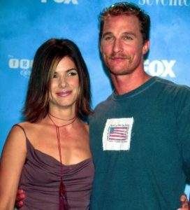 Sandra-Bullock-y-Matthew-McConaughey-con-fecha-272x300