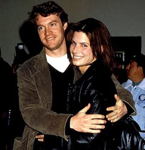 Sandra-Bullock-y-Tate-Donovan-salieron