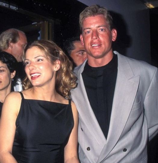 Sandra-Bullock-y-Troy-Aikman-salieron