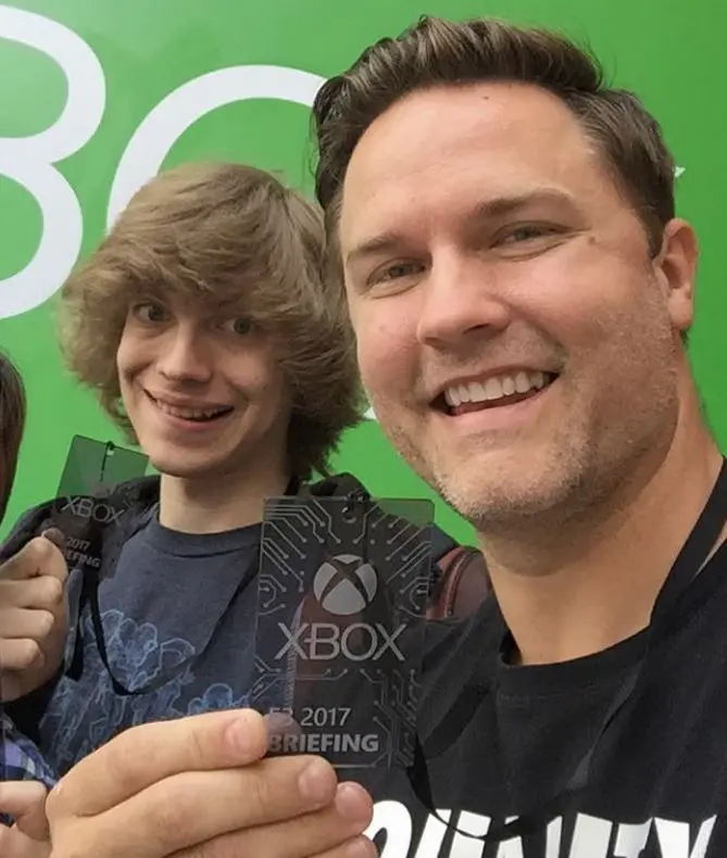 Scott Porter con su hermano Brendan Porter