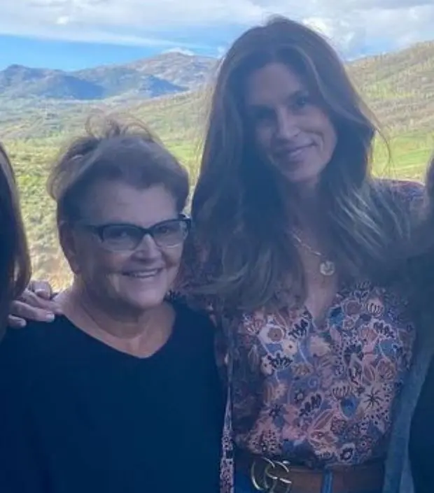 Cindy Crawford con su madre Jennifer Sue Crawford Moluf