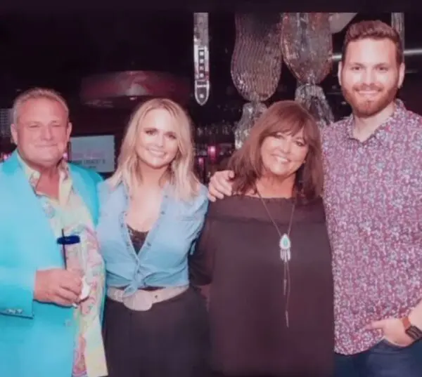 Familia Miranda Lambert 600x537