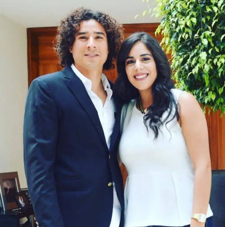 Guillermo Ochoa con su hermana Ana Laura Ochoa Magana 768x776