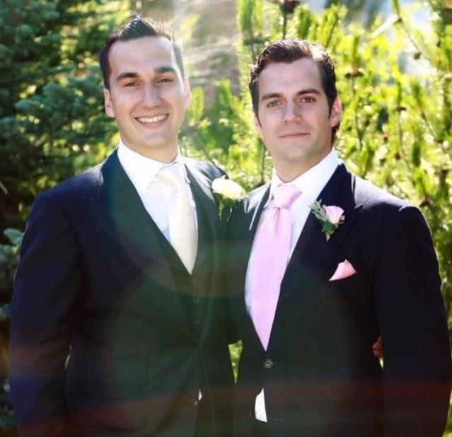 Henry Cavill con su hermano Charlie Cavill