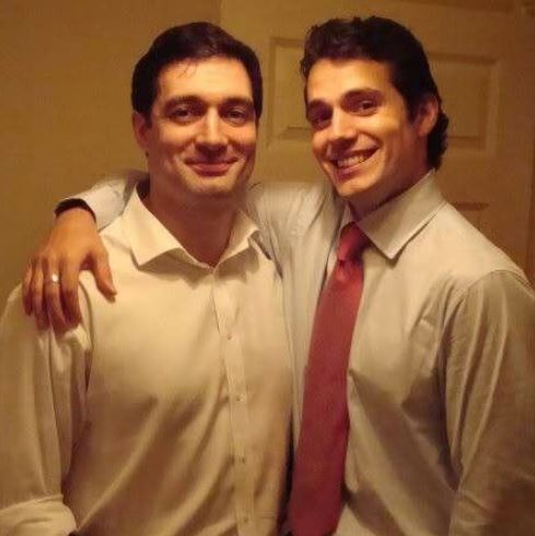 Henry Cavill con su hermano Piers Cavill