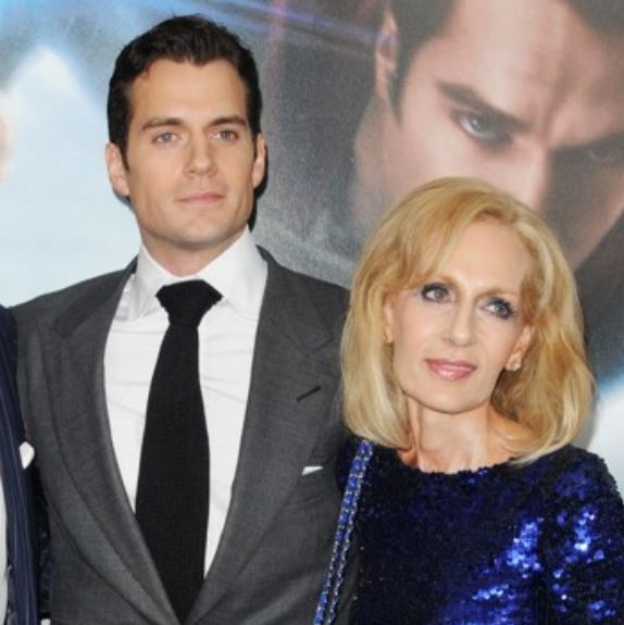 Henry Cavill con su madre Marianne Cavill