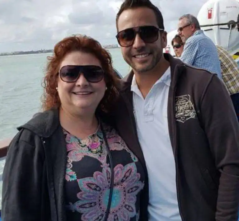 Howie Dorough con su hermana Angie Dorough 768x710