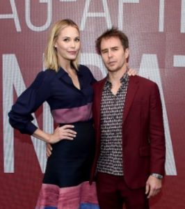 Leslie Bibb con Sam Rockwell 266x300