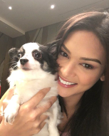 Pia-Alonzo-Wurtzbach-con-su-perro-mascota-