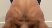 Tatuaje de David Goggins en la espalda