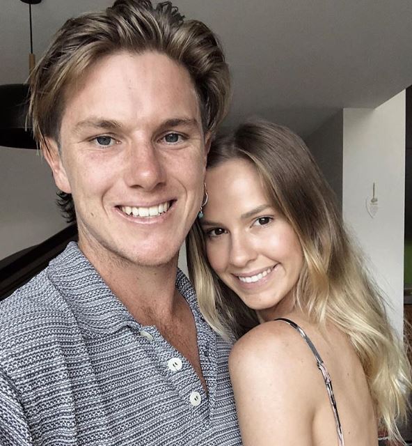 Adam Zampa con su novia Hattie Palmer