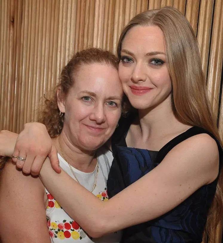 Amanda Seyfried con su madre Ann Seyfried