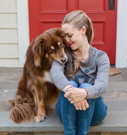 Amanda Seyfried con su mascota Finn