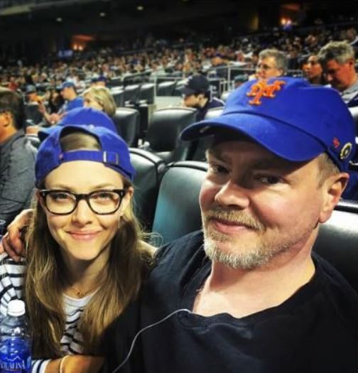 Amanda Seyfried con su padre Jack Seyfried