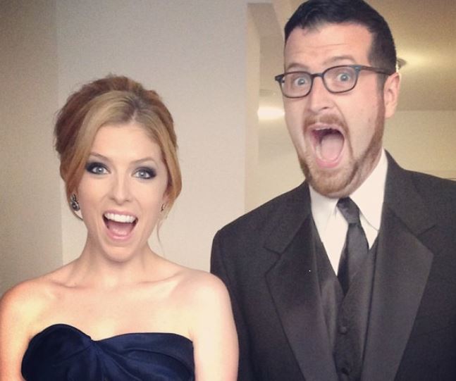 Anna Kendrick con su hermano Michael Cooke Kendrick