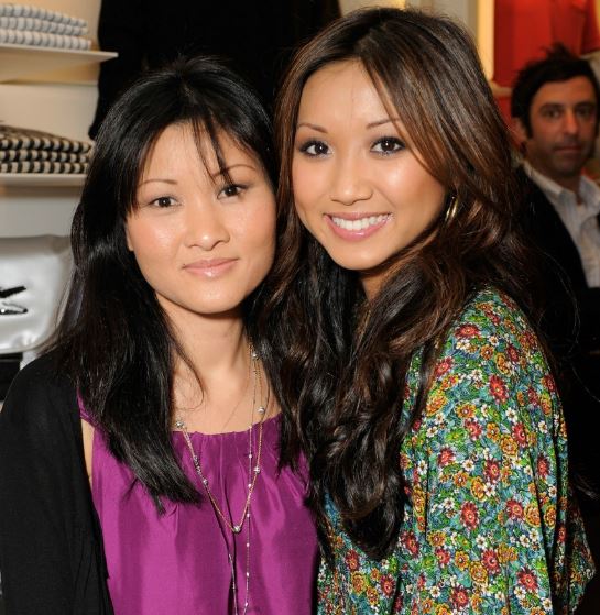 Brenda Song con su madre Mai Song