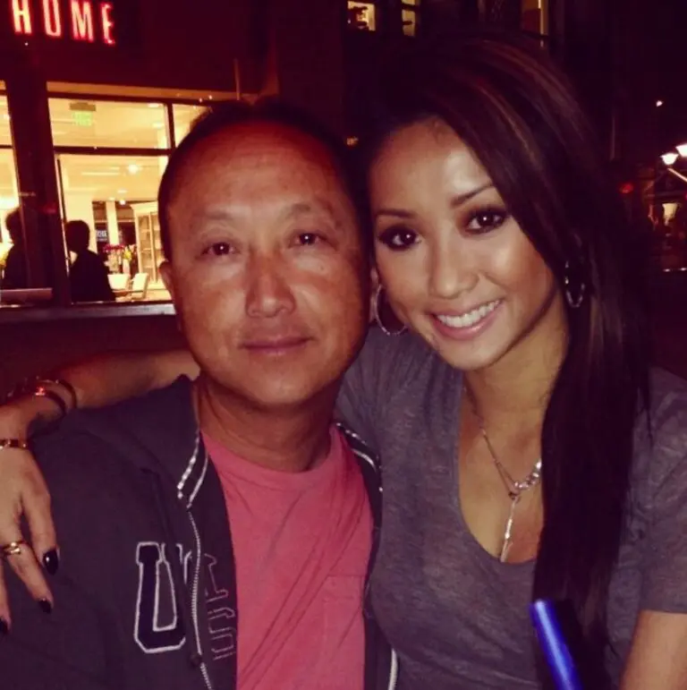 Brenda-Song-con-su-padre-Song-Yeng-768x771