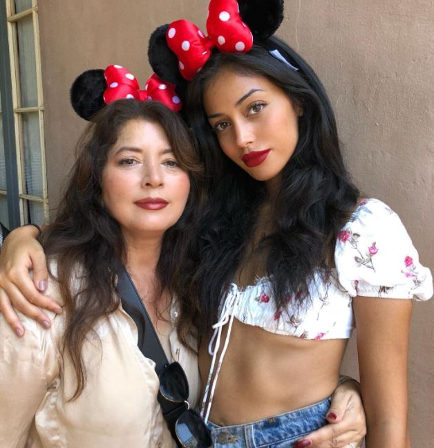 Cindy-Kimberly-con-su-madre