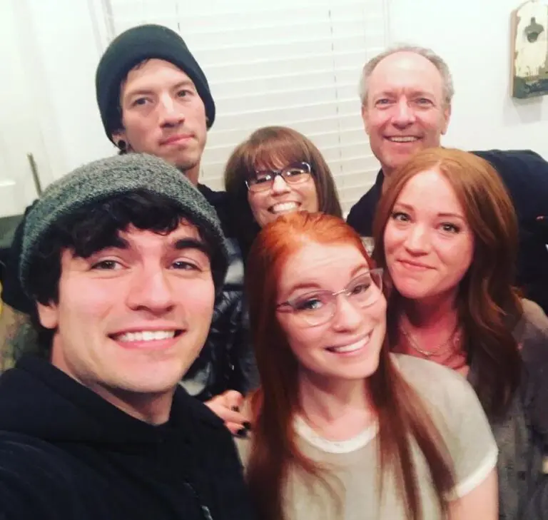 Familia Josh Dun 768x729