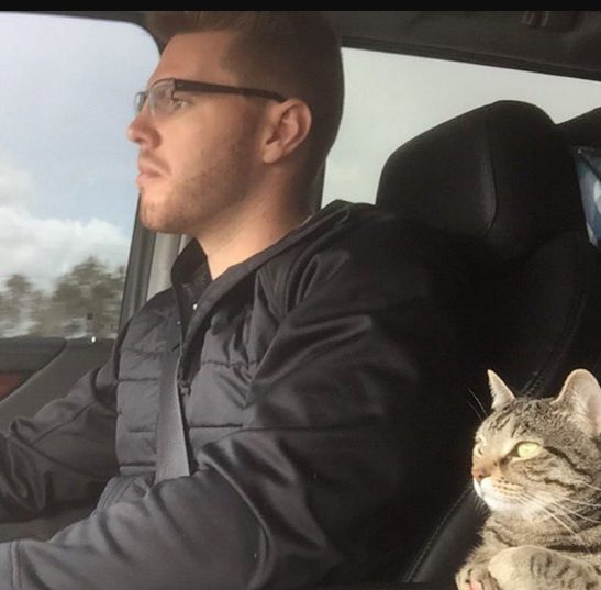 Freddie Freeman con su gato mascota