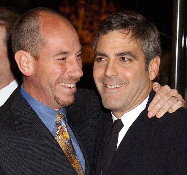 George Clooney con su difunto primo Miguel Ferrer