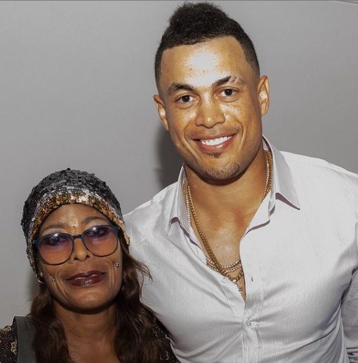 Giancarlo Stanton con su madre Jacinta Garay