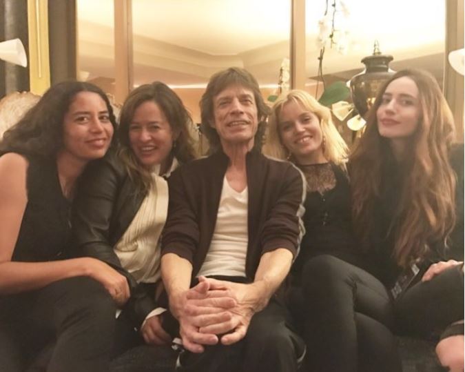 Imagen de Mick Jagger con sus hijas