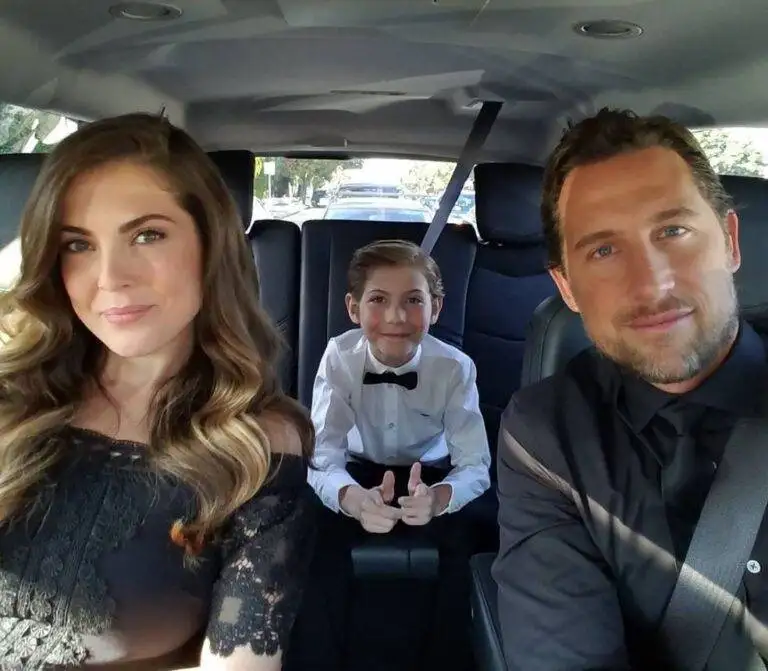 Jacob Tremblay con sus padres, Christina y Jason, 768 x 671