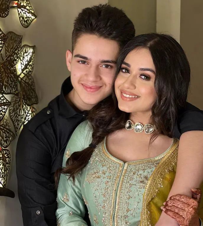 Jannat Zubair con su hermano Ayaan Zubair