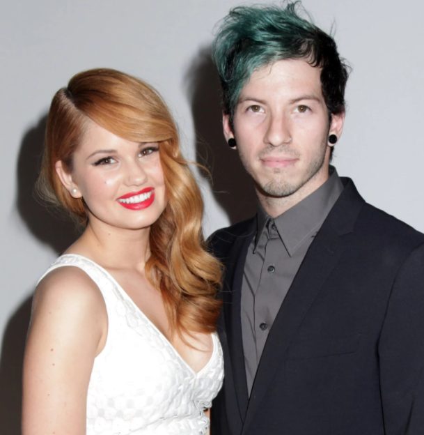 Josh Dun con su novia Debby Ryan