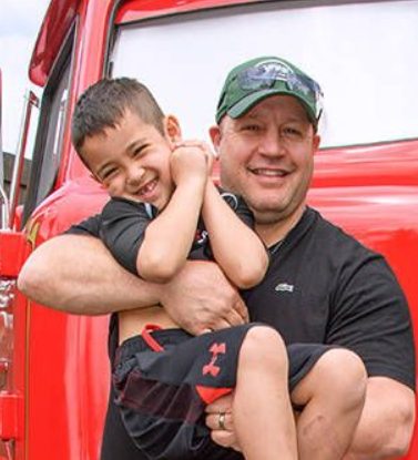 Kevin James con su hijo Kannon Valentine James