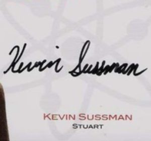 Kevin-Sussman-firma-300x280