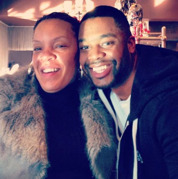 LaRoyce Hawkins con su madre Leah Bradley