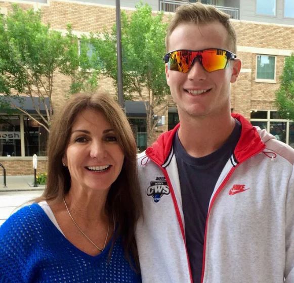 Pete Alonso con su madre Michelle Alonso imagen