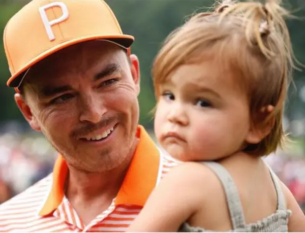 Rickie Fowler con su hija Maya