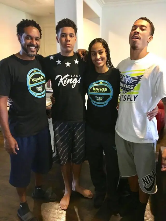 Skylar Diggins Smith con su padre y sus hermanos Diggins 640x853