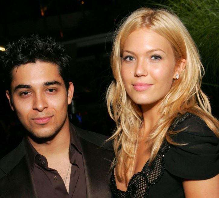 Wilmer Valderrama con su exnovia Mandy Moore