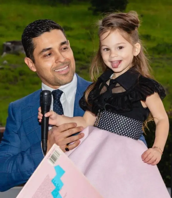 Wilmer-Valderrama-con-su-hija-Nakano-Oceana-Valderrama