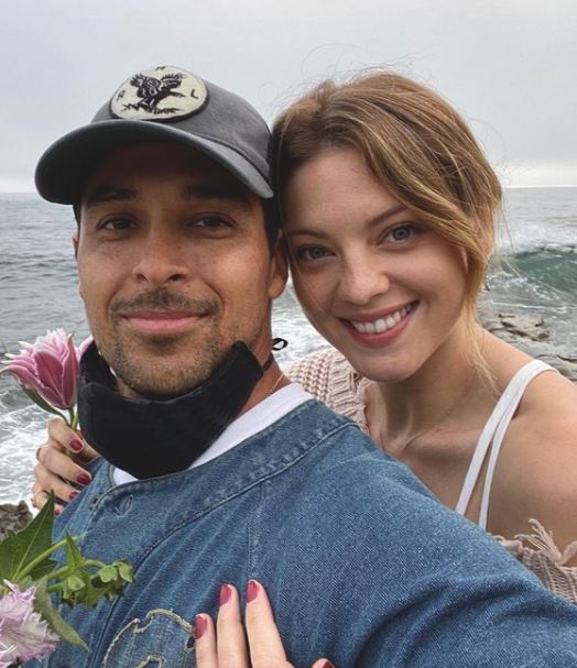 Wilmer Valderrama con su novia Amanda Pacheco