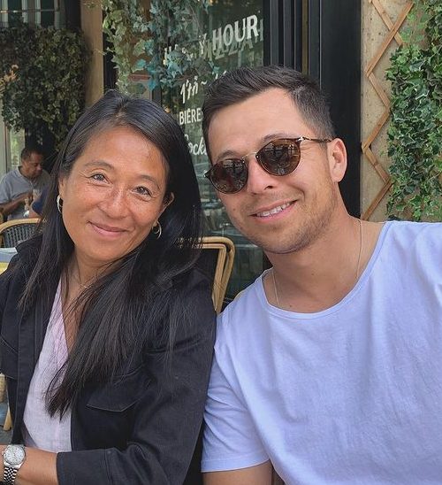 Xander Schauffele con su madre Chen Ping Yi